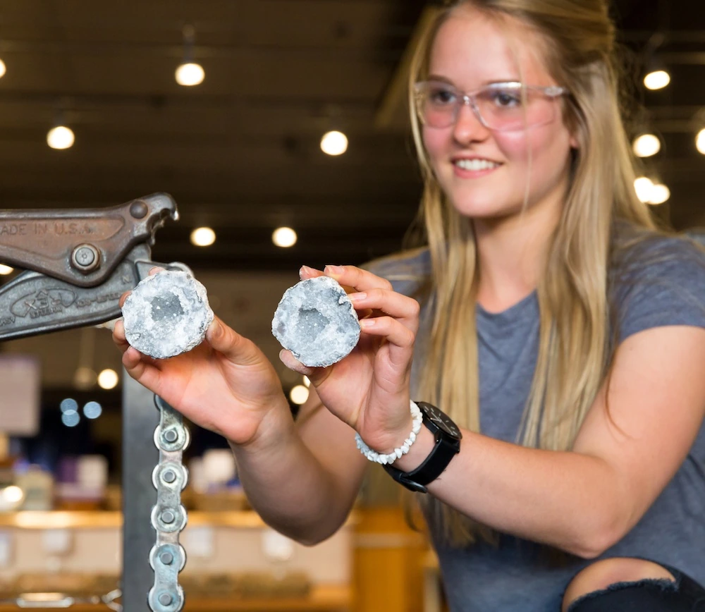 Sharing the love of cracking geodes